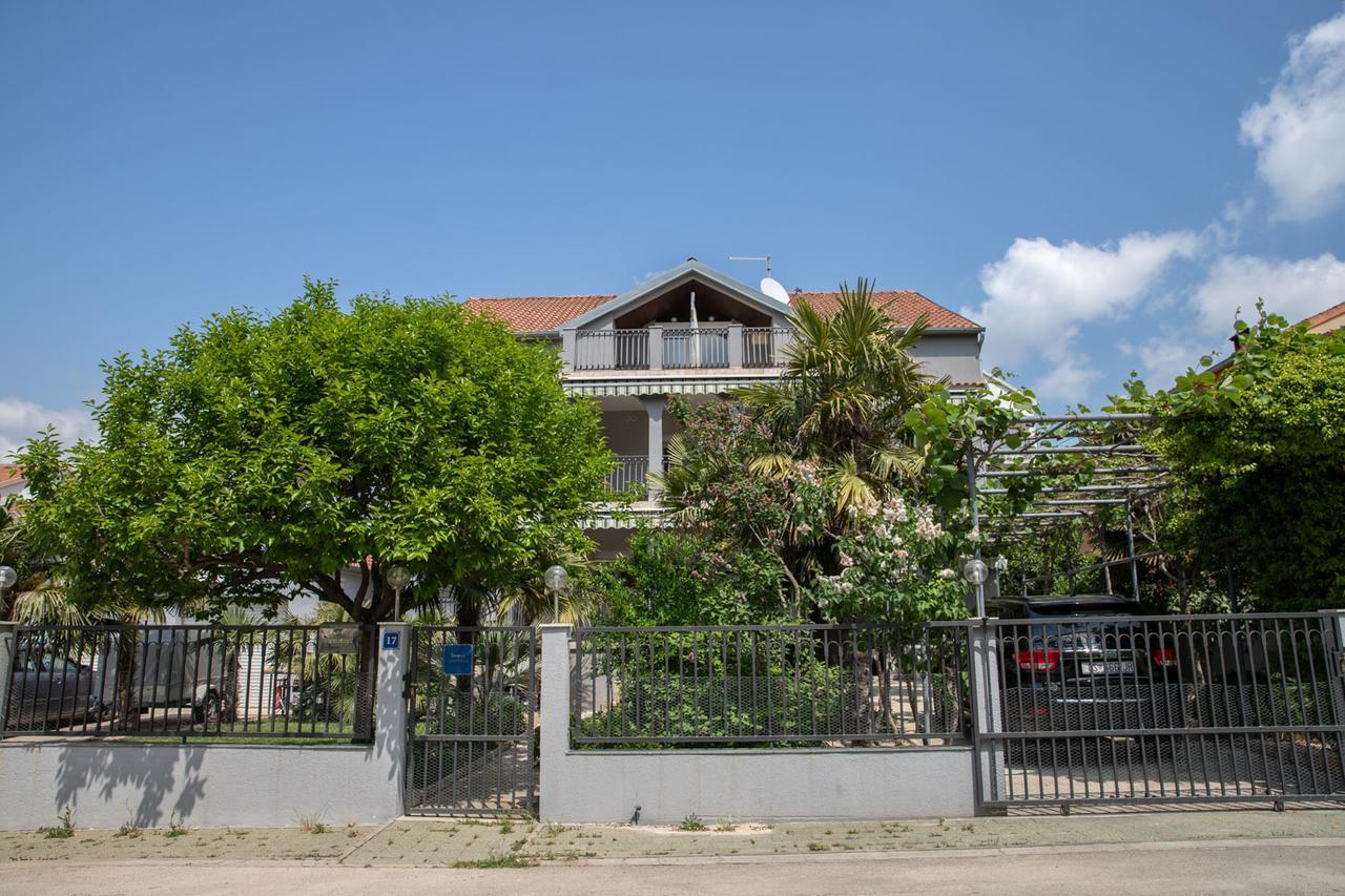 Apartmani Dina Biograd Na Moru Exterior photo